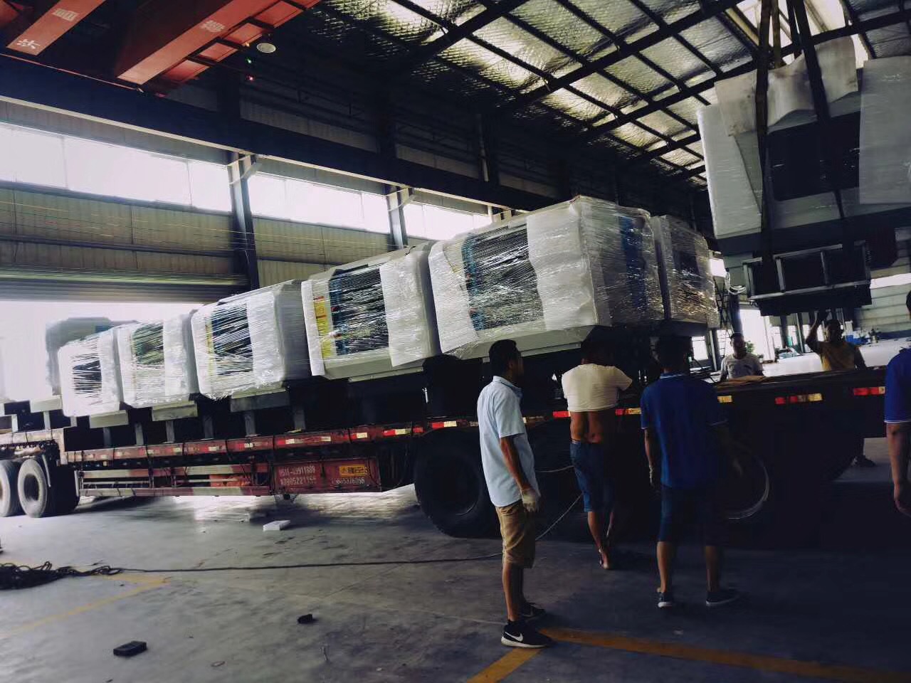 2018深雕數(shù)控迎來第二批玻璃精雕機，雙頭精雕機緊張出貨，得到客戶的高度認可。